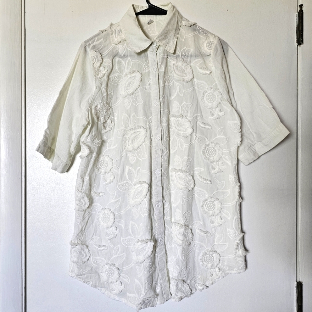 White embroidered textured floral semi-sheet short-sleeve button-down shirt